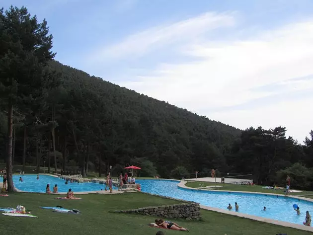 Las Berceas de Cercedilla een schitterend zwembad midden in de natuur.