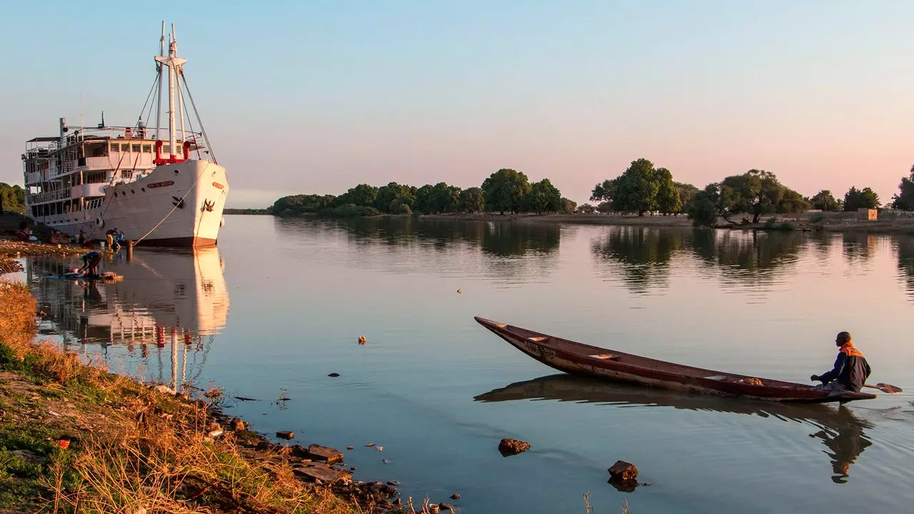 El Bou El Mogdad: Birds, Plantations and Relax on a Senegal River Cruise