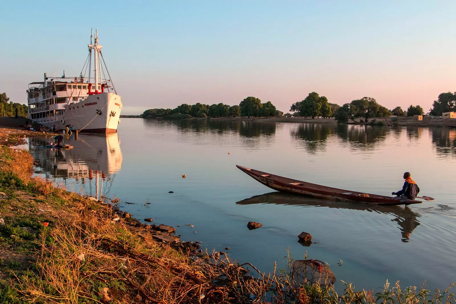 Ndege wa shamba la El Bou El Mogdad na mapumziko kwenye meli ya mto Senegal