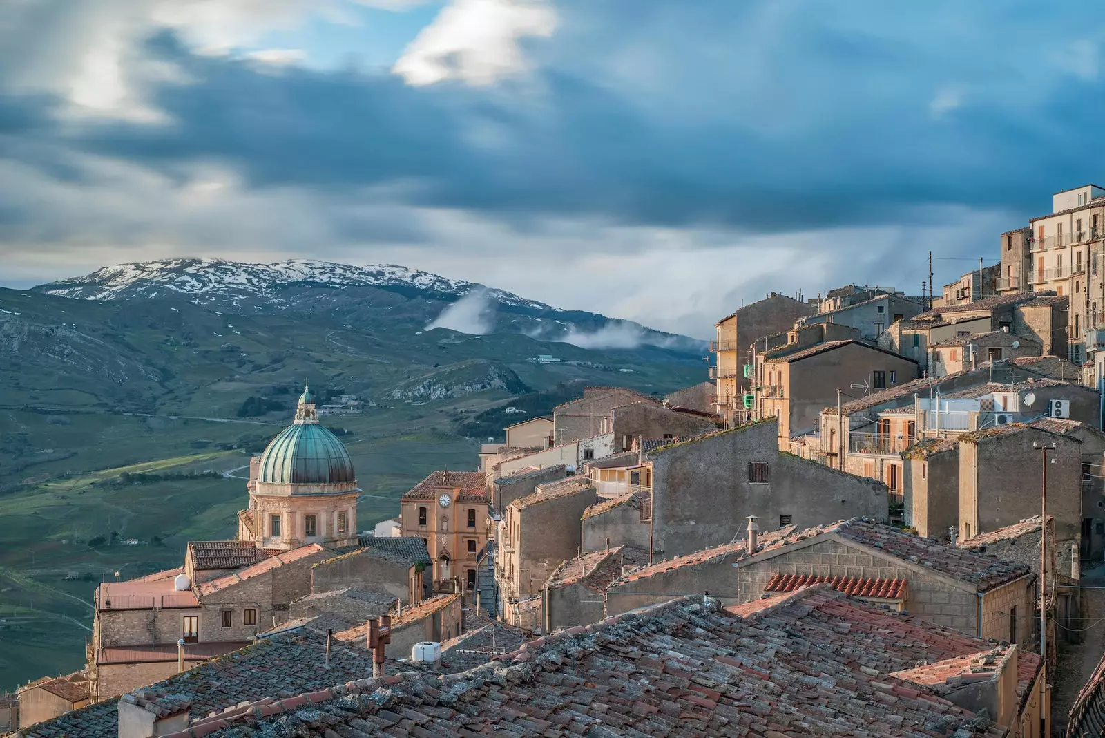 Gangi dak li jaħbu l-katakombi tiegħu