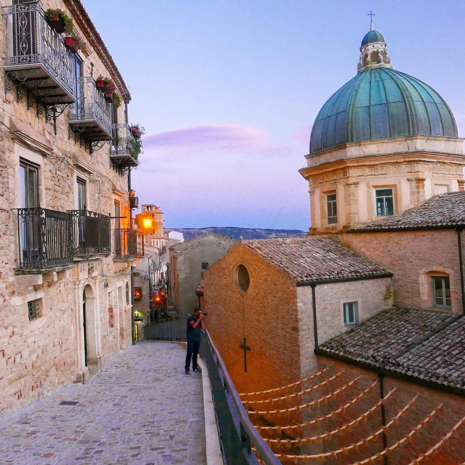 Gangi cad a cheiltíonn a catacombs