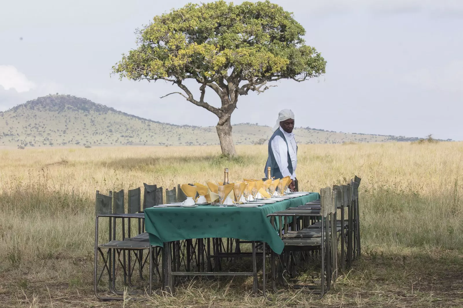 Berkelah di tengah-tengah padang rumput Afrika yang dianjurkan oleh Meli Serengeti Lodge