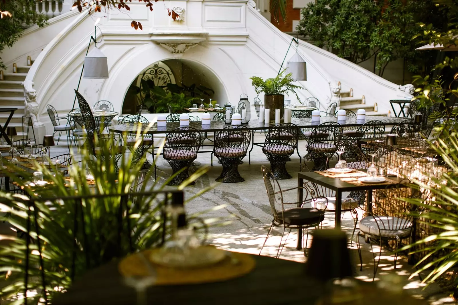 The stately beauty of the garden of the Palacio de Linares