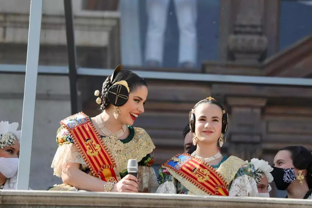 Župan Fallere in Fallera Infantil Valencia.