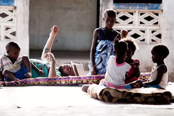 Stedelijke kunst in de dorpen van Gambia