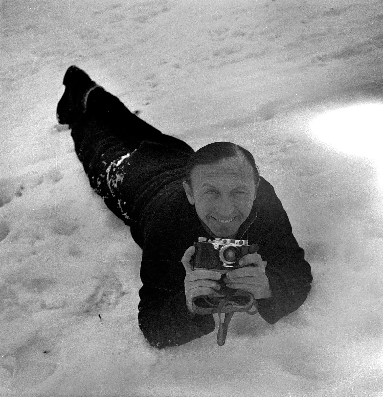 Il-fotografu Franċiż Boris Lipnitzki bil-Leica tiegħu fl-1936