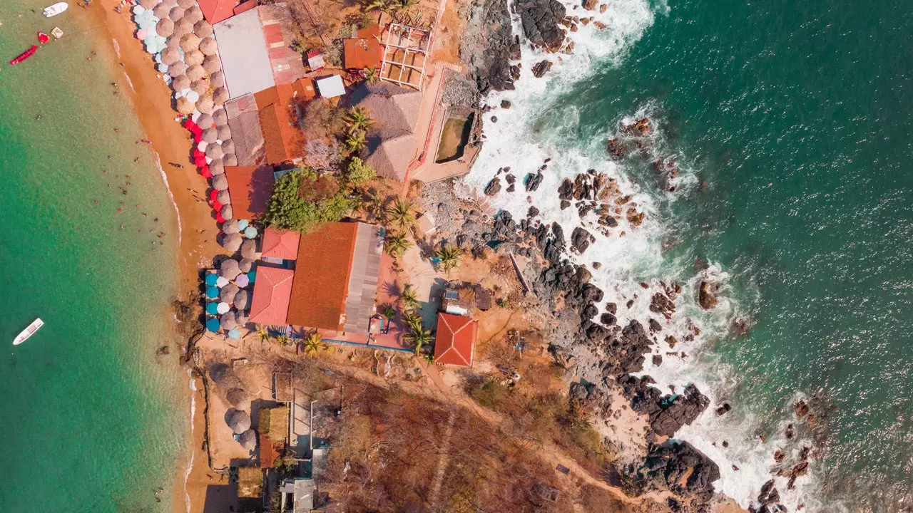 Treoir do Zihuatanejo (Meicsiceo) le... Zayury Jiménez Torres