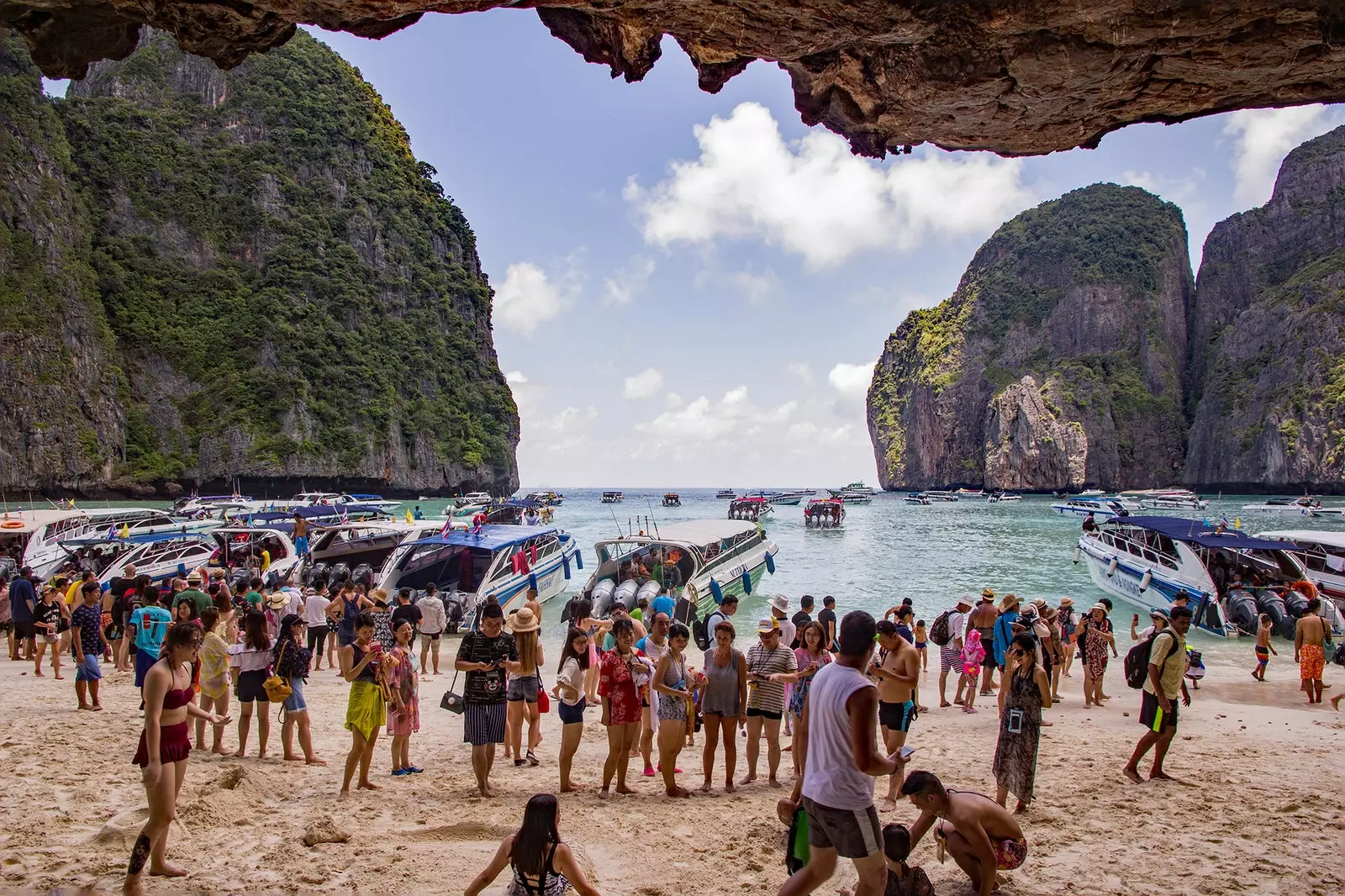 Realitatea din Maya Bay nu are nimic de-a face cu idila filmului