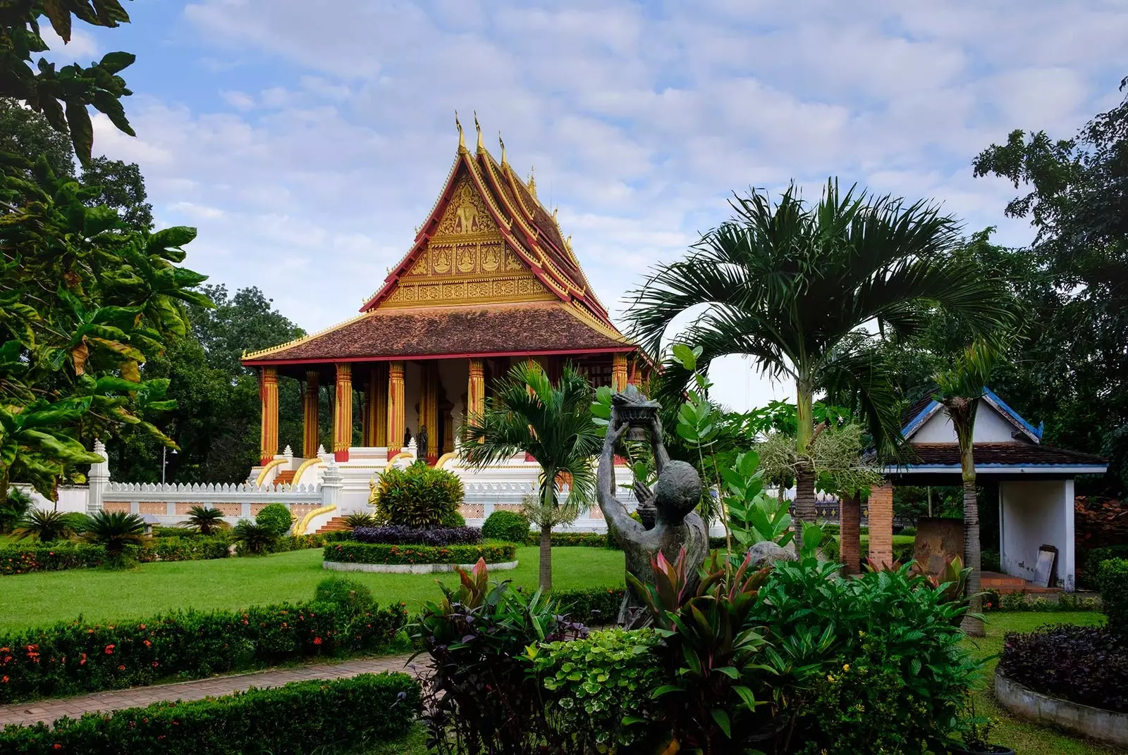 Haw Pha Kaeo храмы