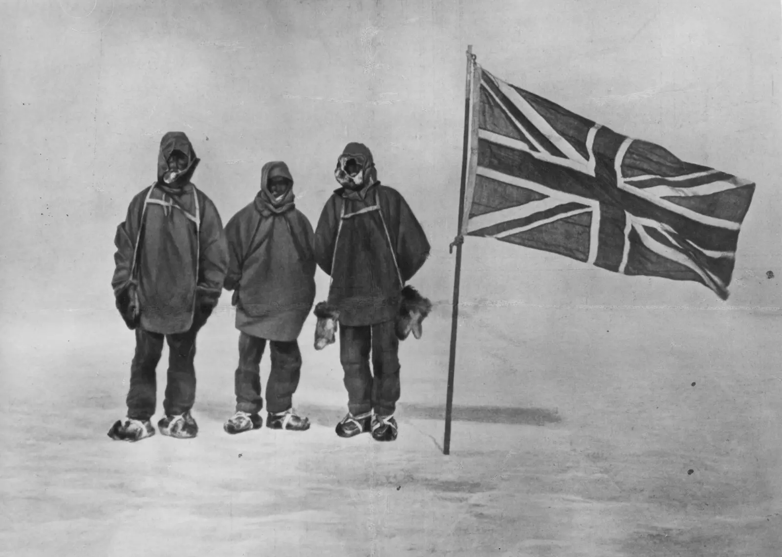 Sir Ernest Shackleton na washiriki wawili wa timu yake ya msafara