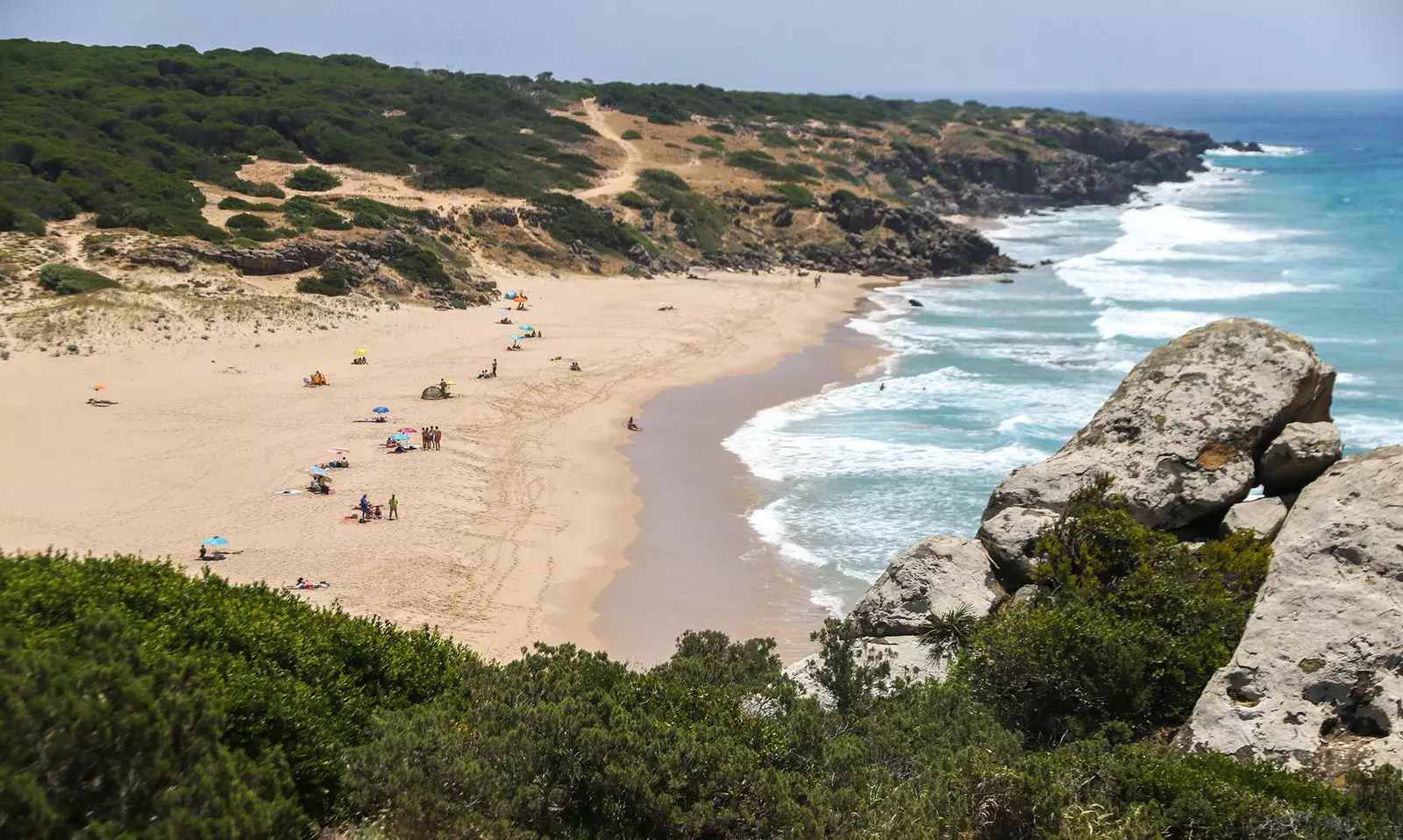 Vedere la plaja Cañuelo de pe drumul de acces