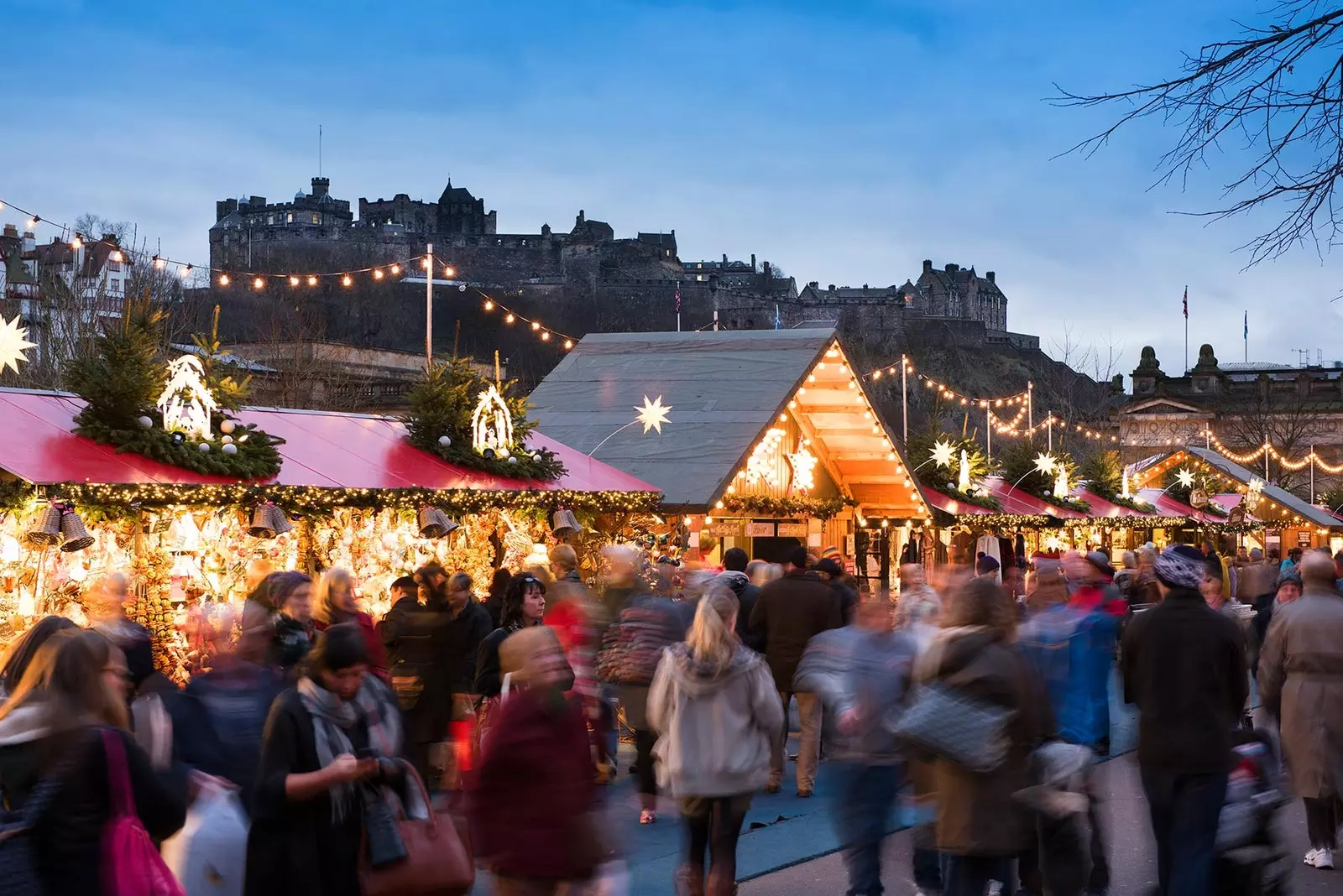 Princes Street Gardensの小屋から小屋へと散歩