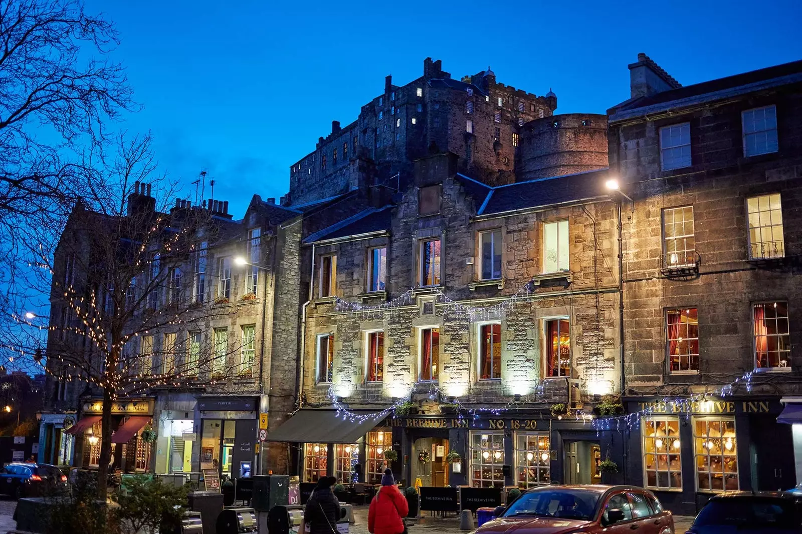 Grassmarket en het kasteel als achtergrond