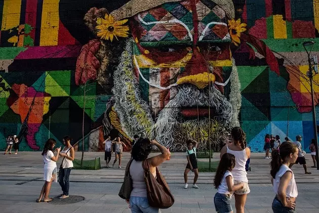 O maior mural de arte de rua do mundo fica no Rio de Janeiro