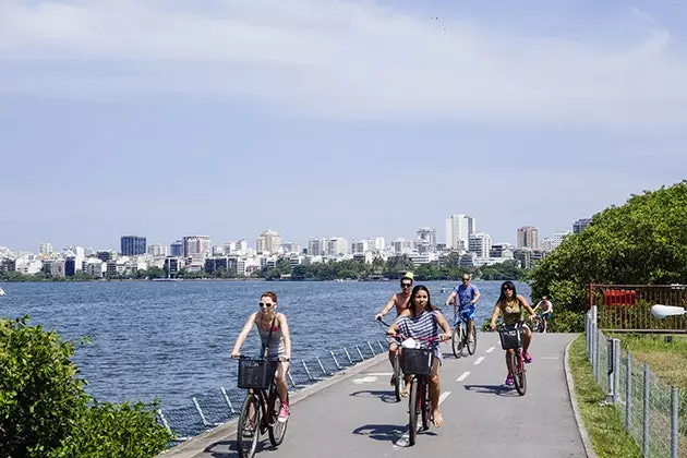 Tag en cykeltur rundt i Lagoa Rodrigo de Freitas