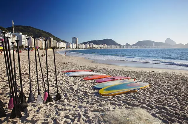 Paddle surfing στην Copacabana