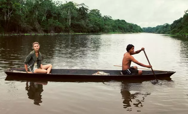 Navigere i Amazonas med kano