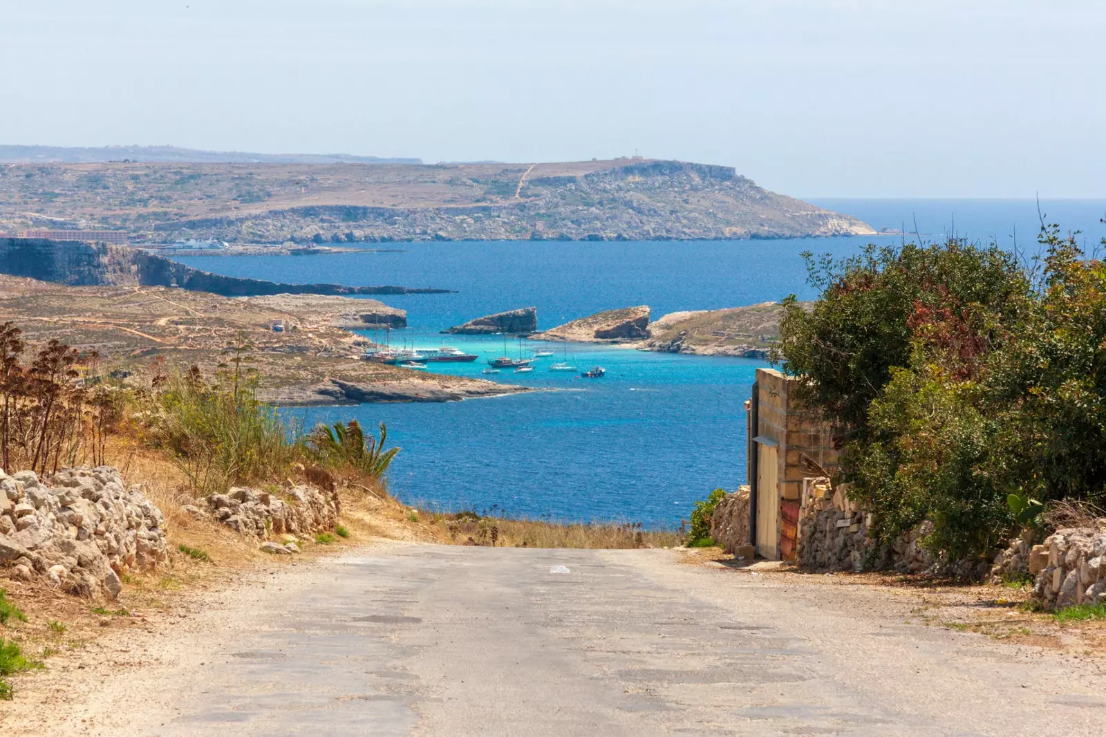 Utsikt over Comino og den blå lagune fra Qala i Gozo.