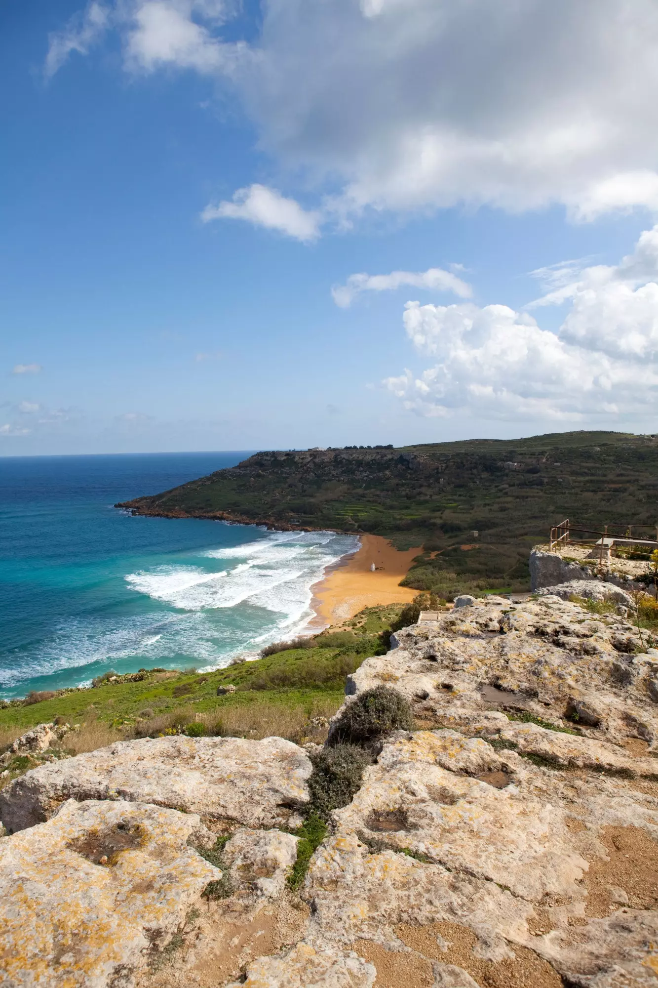 Utsikt over Ramla Bay fra Calypso's Cave.