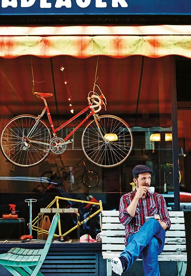 Außenansicht des Fahrradcafés Radlegger in Wien