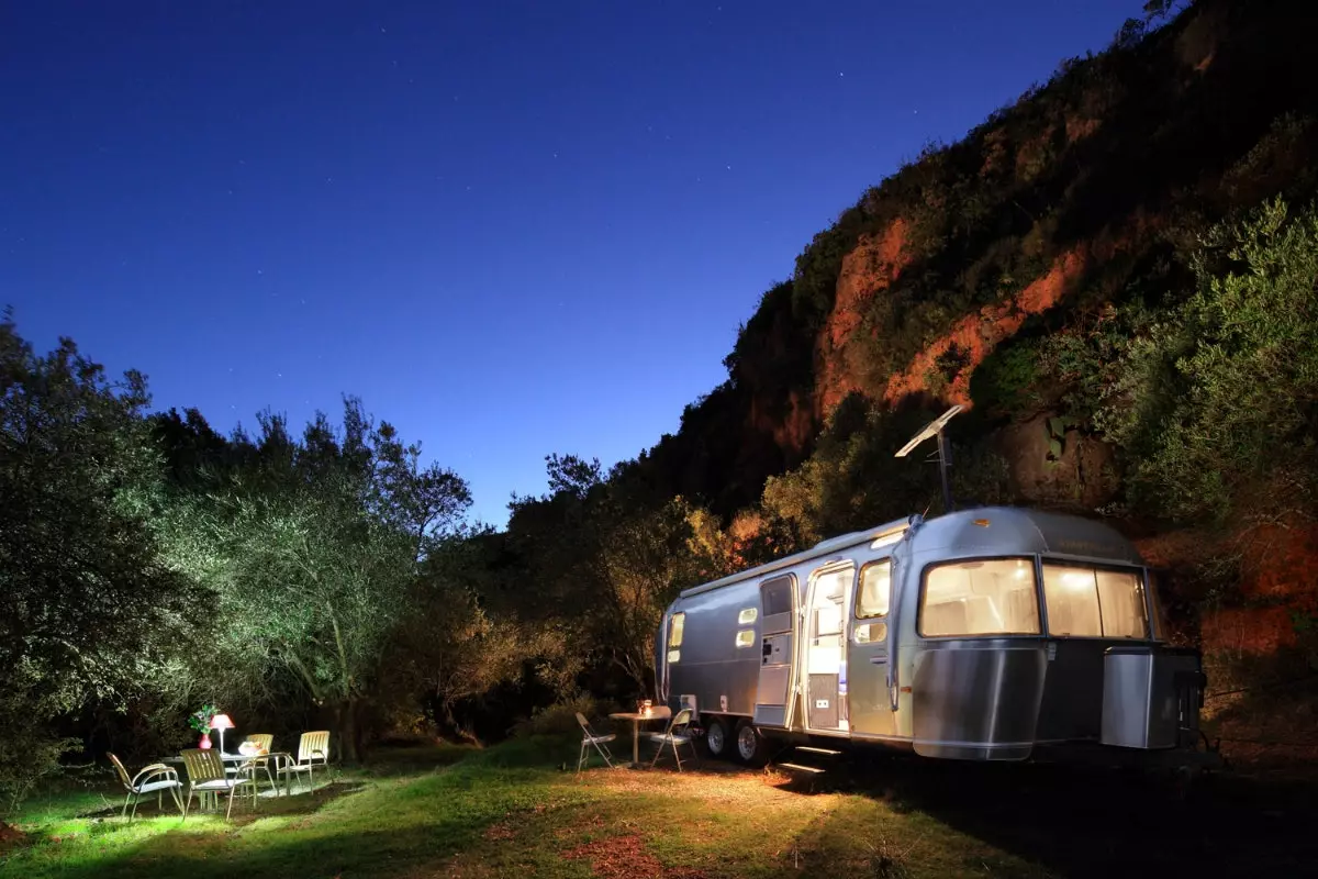 Glamping Airstream Sierra de las Nievesin vieressä