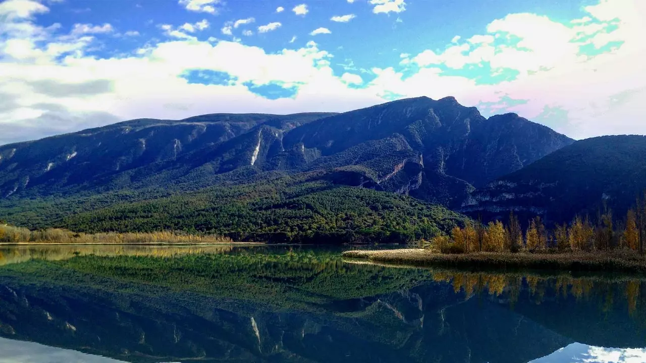 Valle de la Terreta: 무인 마을과 야생 산을 통과하는 경로