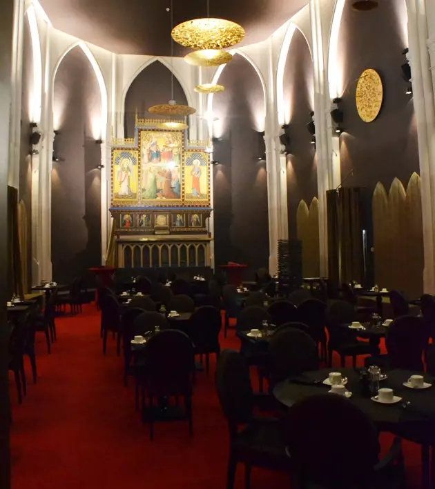 Hotel Martins Patershof beim Frühstück in einer Kirche