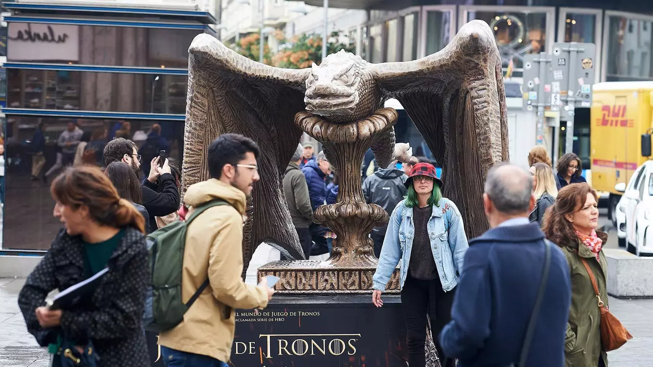 Dimri po vjen: katër skulptura nga 'Game of Thrones' mbërrijnë në Madrid