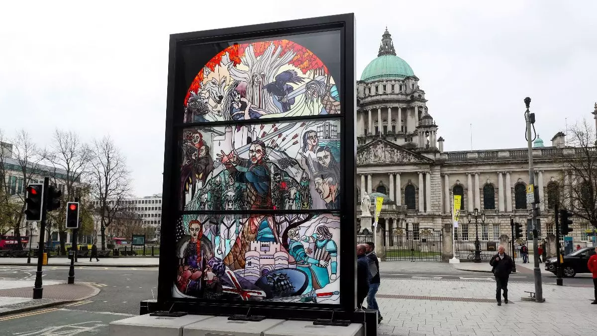 Belfast wäert mat giganteschen Glasfënstere vu Game of Thrones während der aachter Saison gefëllt ginn