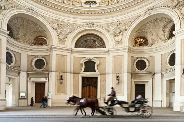 Hofburg ohranja spomine na Sisi