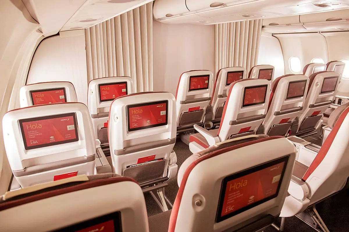 Schermi individuali di Premium Economy Class