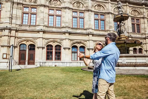 Sie können auch einem Viens vor seiner Oper nacheifern