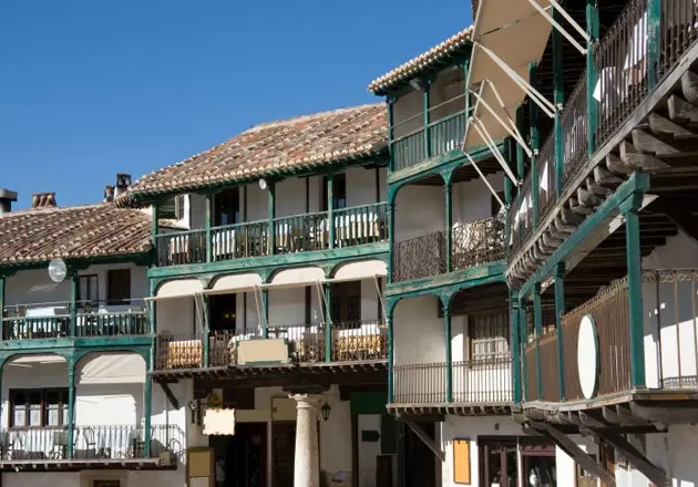 Chinchón è una piazza con portici... e altro ancora.