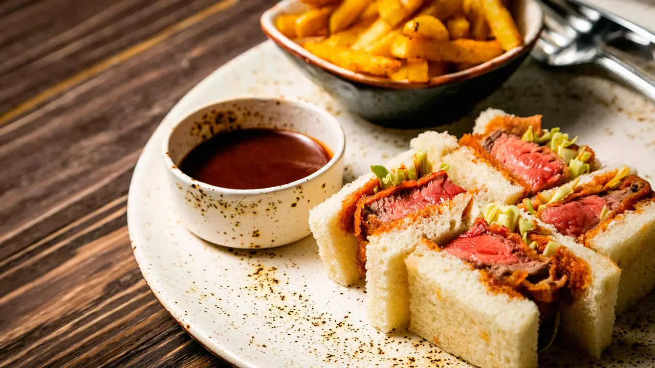 Gigitan Surgawi: Wagyu Katsu Sando