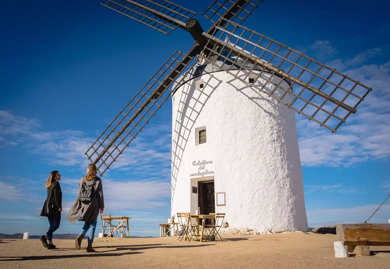 El Gastromolino, de véier-Dësch Restaurant an enger La Mancha Wandmillen