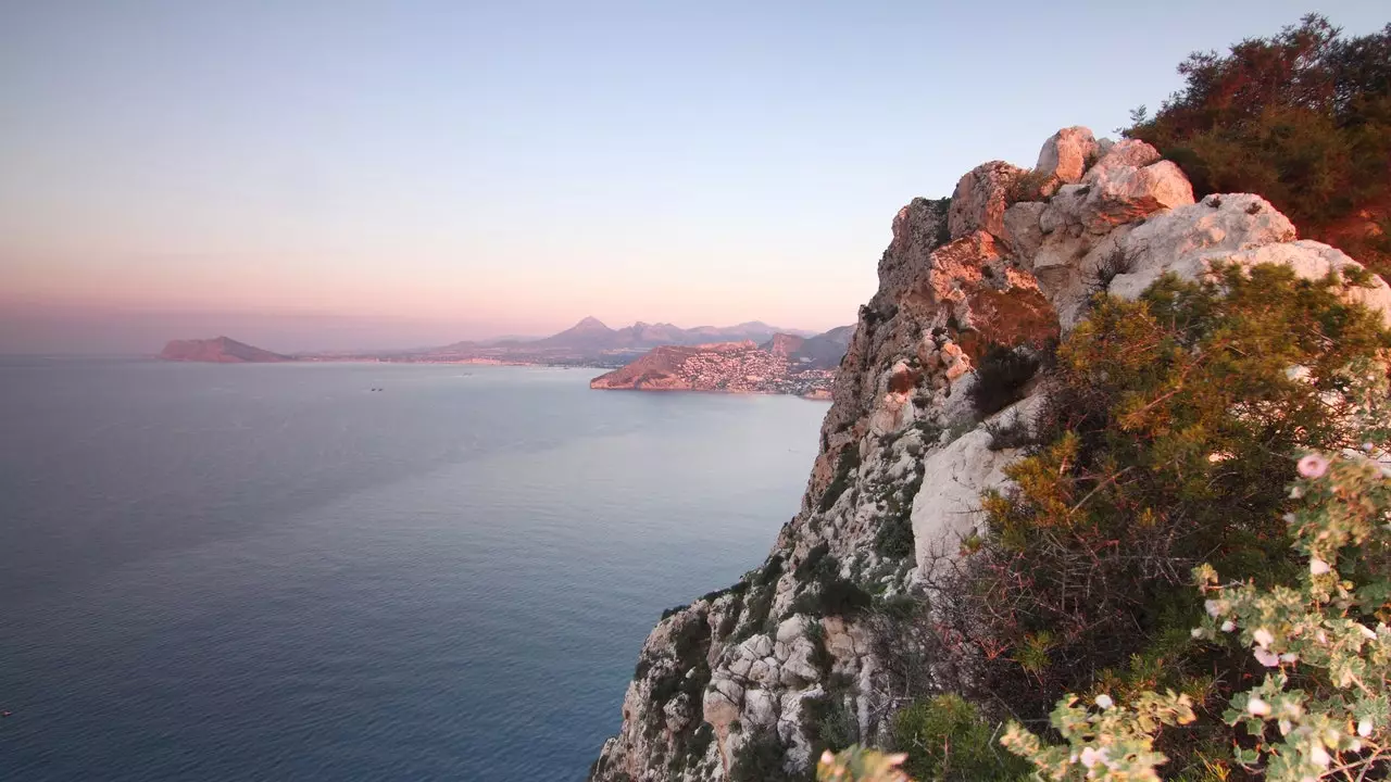 De Bierg vun Alicante: gitt erop an Dir wäert d'Mier vun uewen gesinn