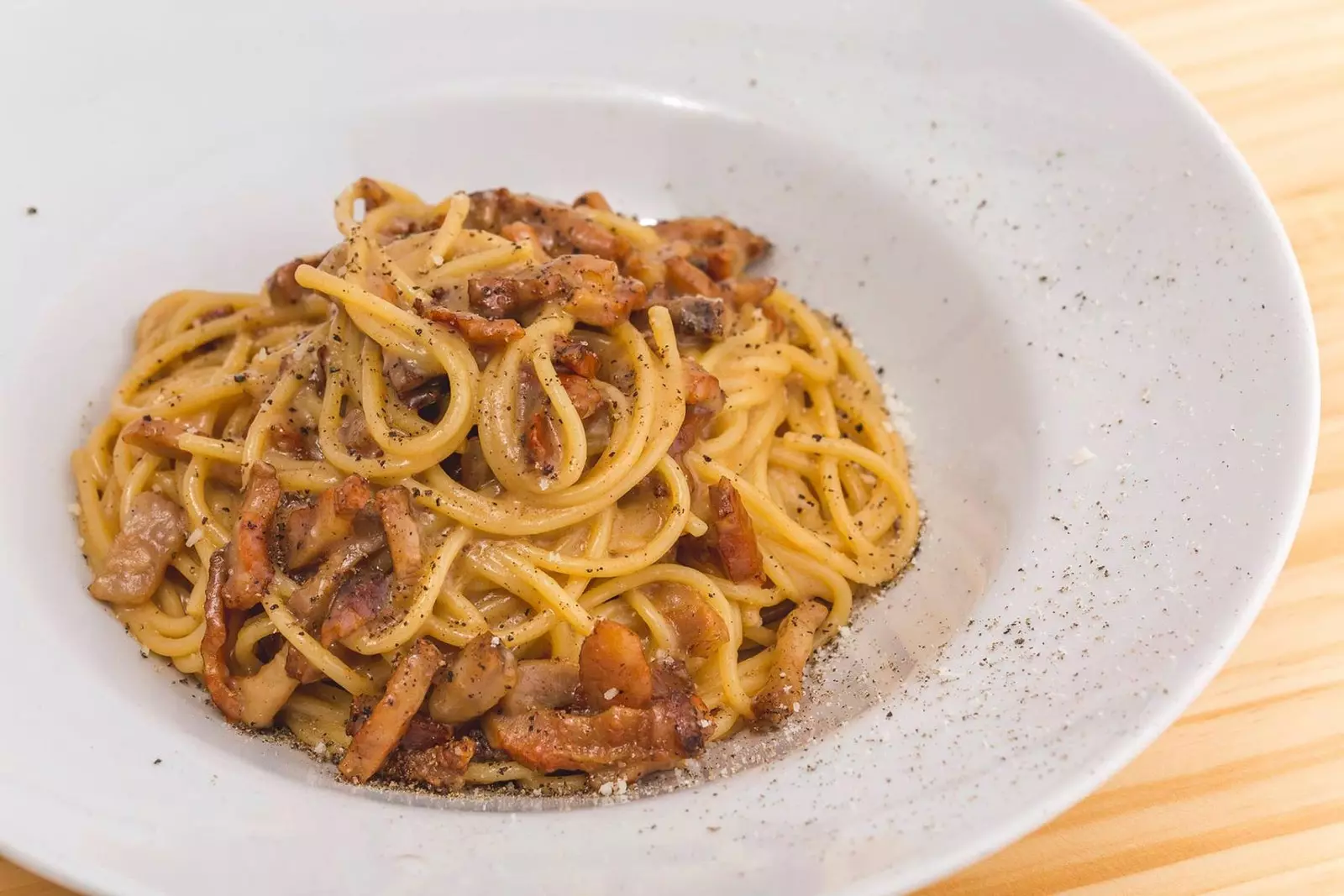 How to prepare authentic spaghetti carbonara