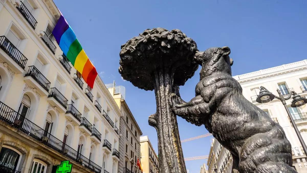 Chuecadan tashqari, LGBT hayoti Madrid orqali tarqaladi