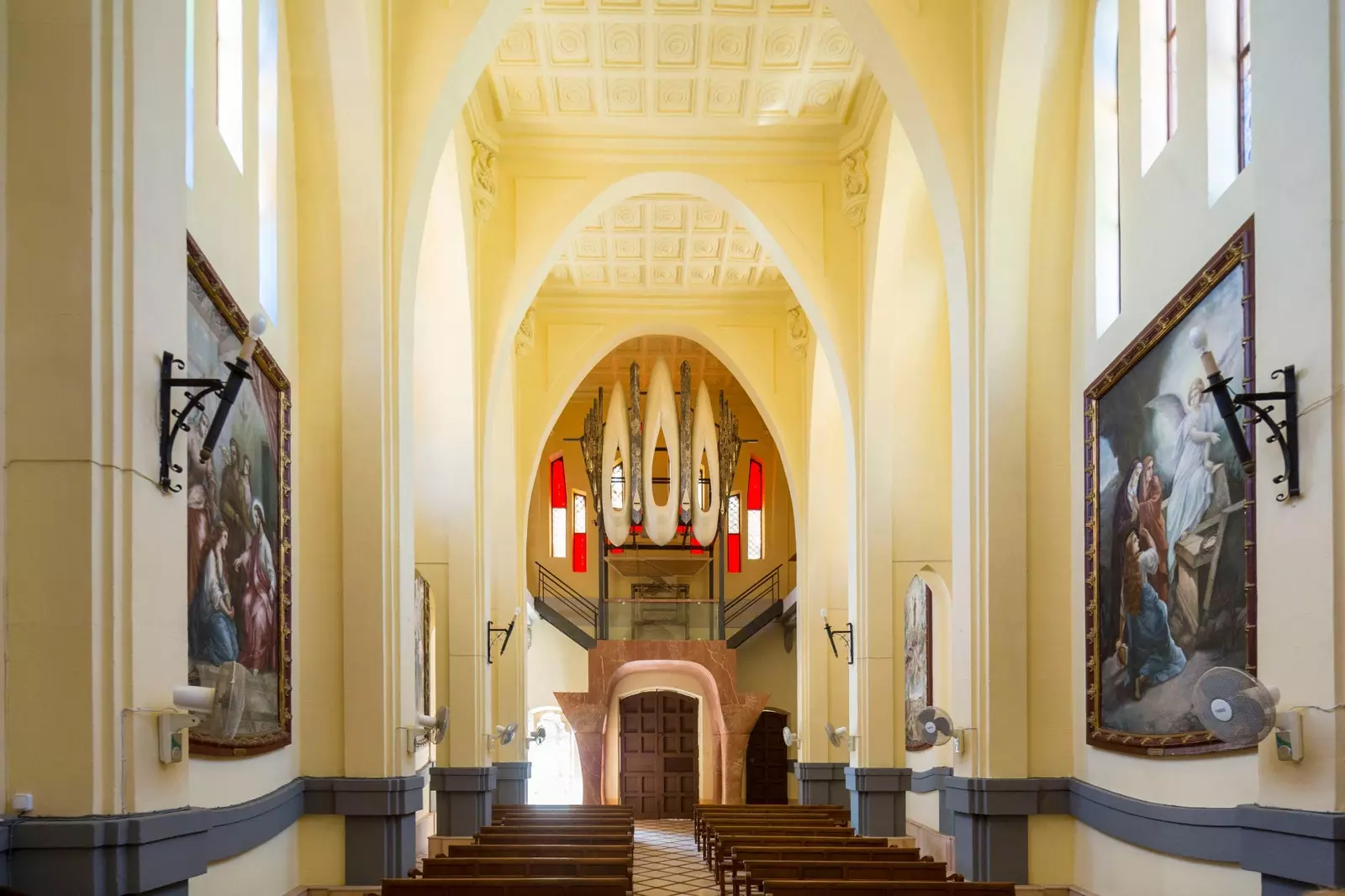 Interiör av kyrkan Santa María Magdalena i Novelda Alicante.