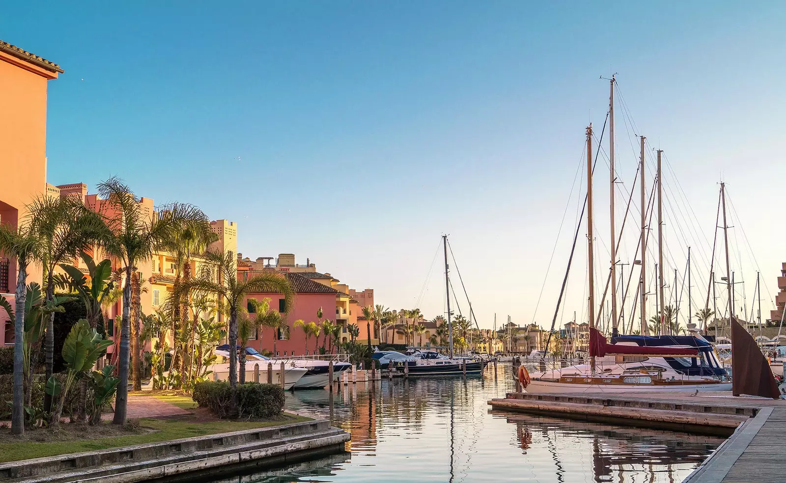 Sotogrande, tempat perlindungan elit di pantai Cadiz