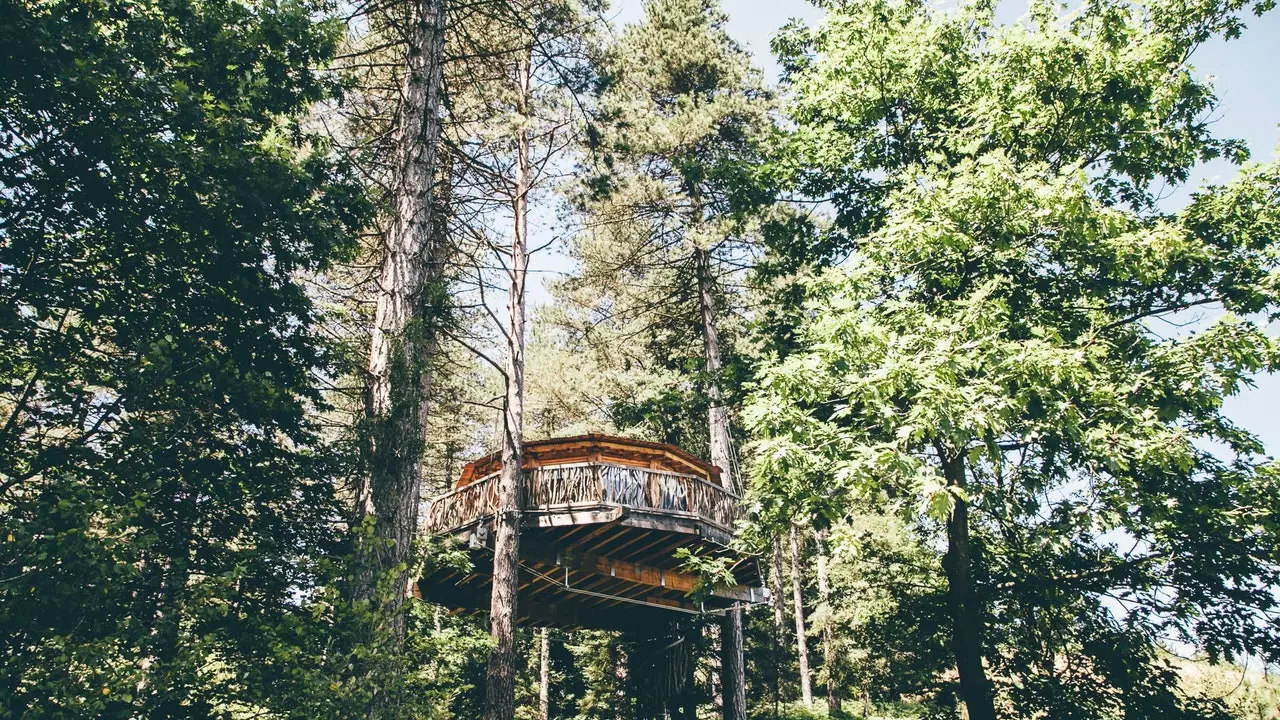 Dormir nas árvores da floresta encantada de Otzarreta