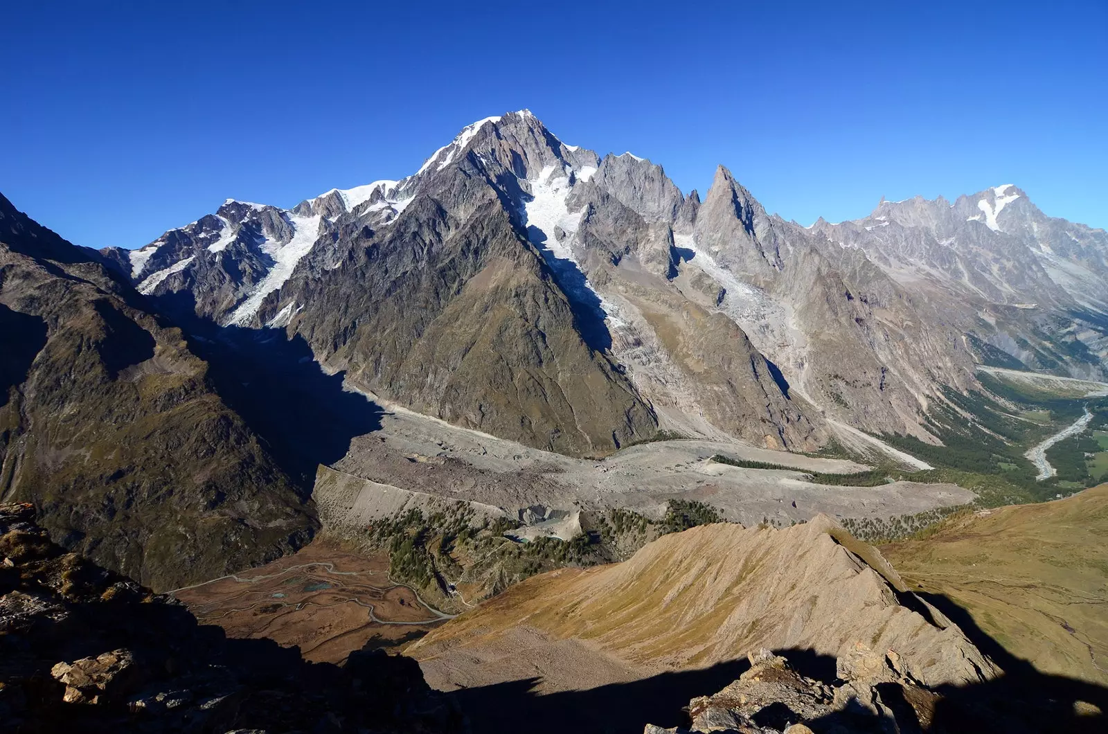 Το Mont Blanc φαίνεται από την ιταλική πλευρά