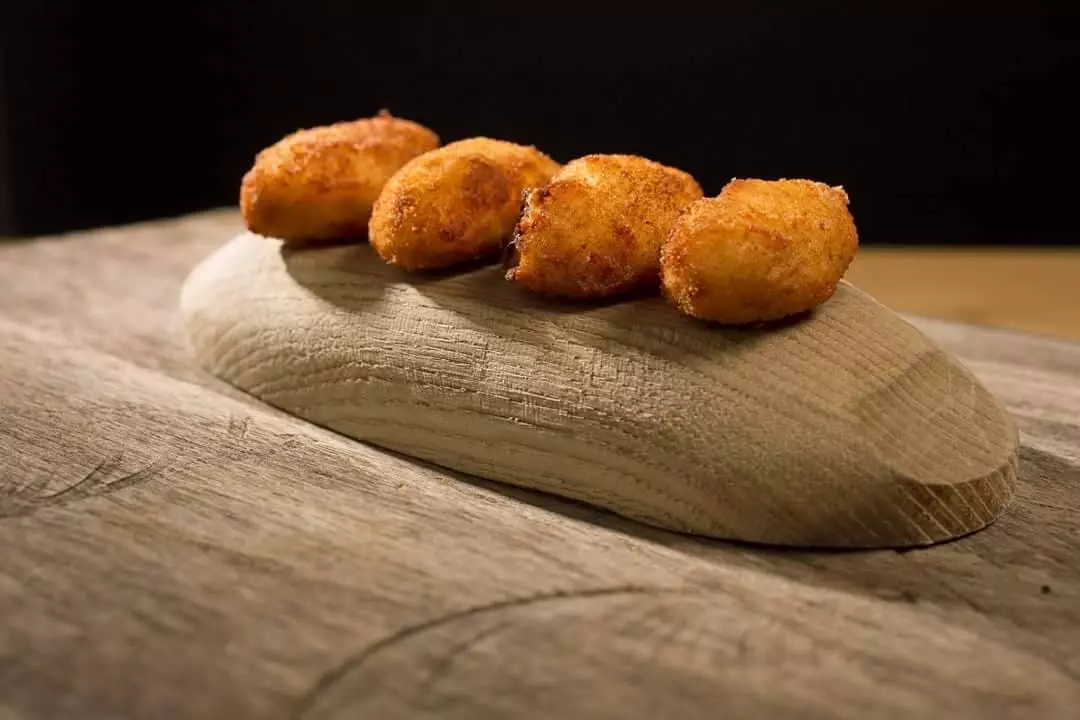 Những chiếc áo croquettes nổi tiếng của Casa Marcial