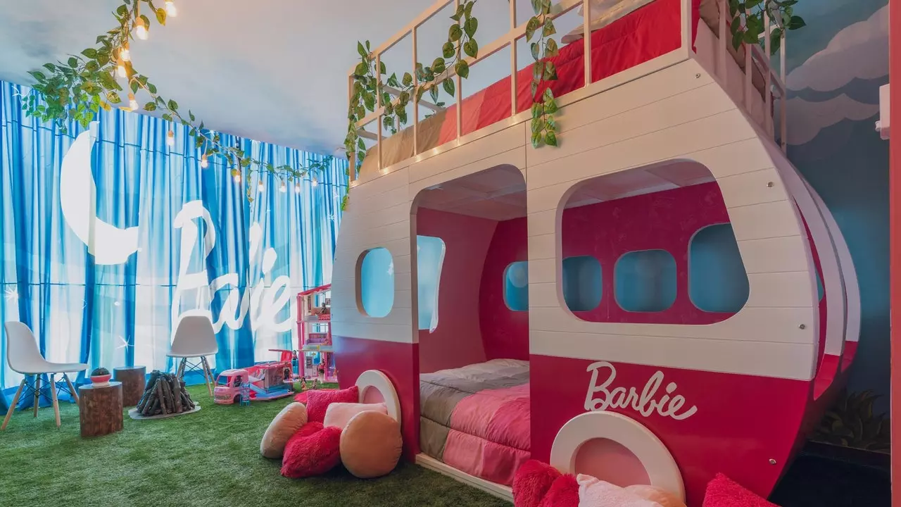 A sala de glamping da Barbie: um sonho tornado realidade (e tingido de rosa)