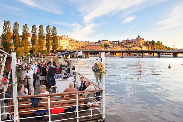 Stockholm fluierând ca în Young Folks