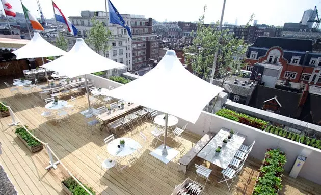 Diese Dachterrasse in London ist dem Tee und dem Minigolf gewidmet