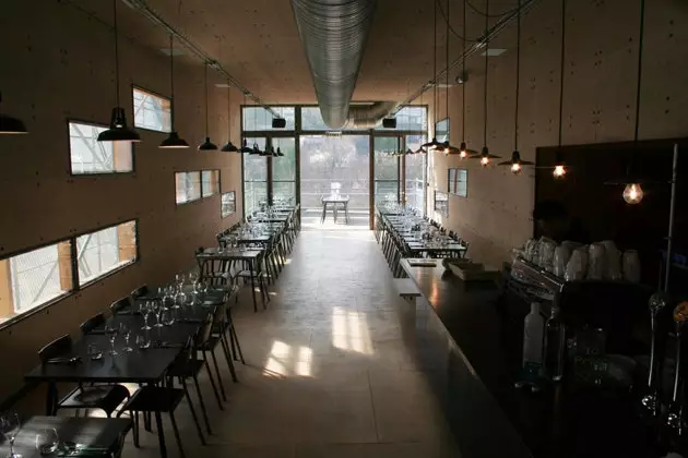 Intérieur spectaculaire des Grandes Tables de L'île