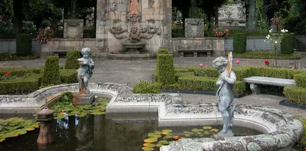 ノゲイラ ダ シルバ美術館の庭園