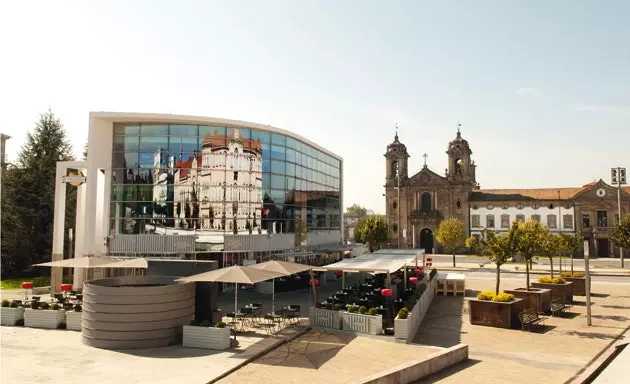 The center of Braga between glass and tiles