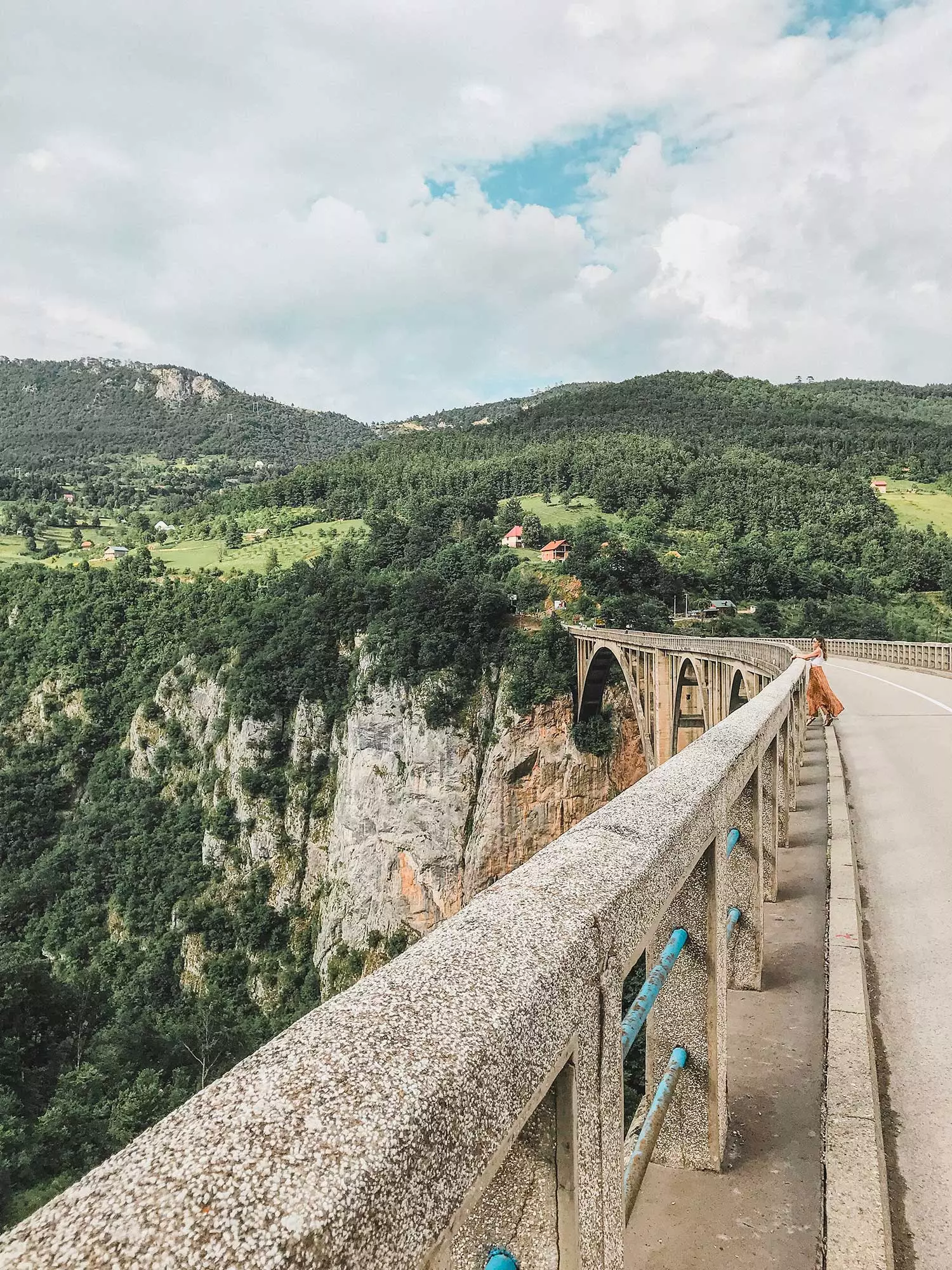 Daraja la Djurdjevica juu ya Mto wa Tara Durmitor